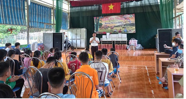 Cục phòng, chống HIV/AIDS thăm và tặng quà trẻ em nhiễm HIV tại Cơ sở Cai nghiện ma túy số 2 Hà Nội - Ảnh 3. Cục phòng, chống HIV/AIDS thăm và tặng quà trẻ em nhiễm HIV tại Cơ sở Cai nghiện ma túy số 2 Hà Nội - Ảnh 3.