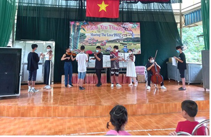 Cục phòng, chống HIV/AIDS thăm và tặng quà trẻ em nhiễm HIV tại Cơ sở Cai nghiện ma túy số 2 Hà Nội - Ảnh 1. Cục phòng, chống HIV/AIDS thăm và tặng quà trẻ em nhiễm HIV tại Cơ sở Cai nghiện ma túy số 2 Hà Nội - Ảnh 1.