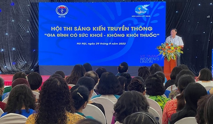 Tỷ lệ hút thuốc lá ở nữ giới có xu hướng gia tăng, ảnh hưởng đến chất lượng giống nòi - Ảnh 1.