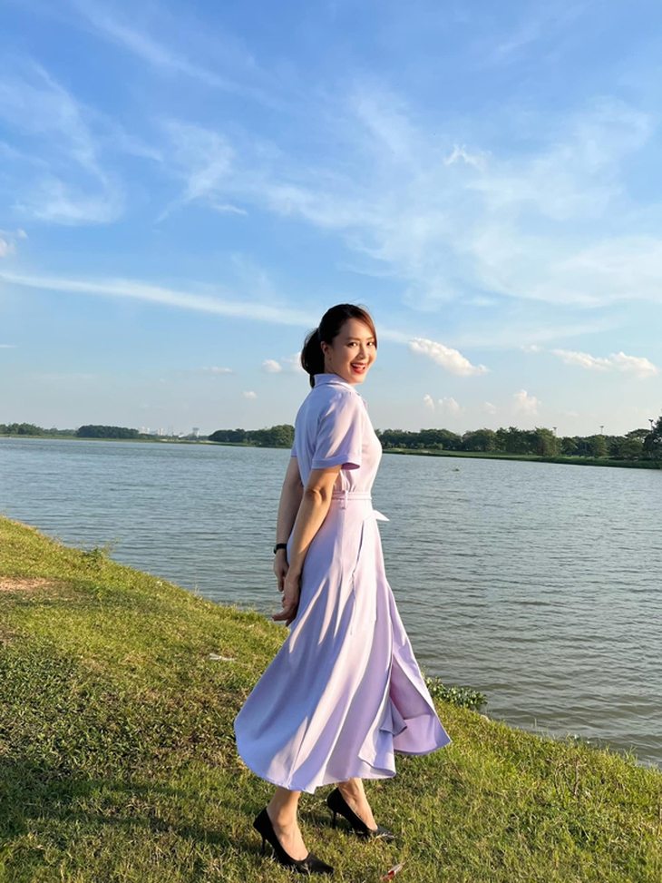 Mix trang phục đời thường đẹp và thanh lịch như diễn viên Hồng Diễm - Ảnh 8.