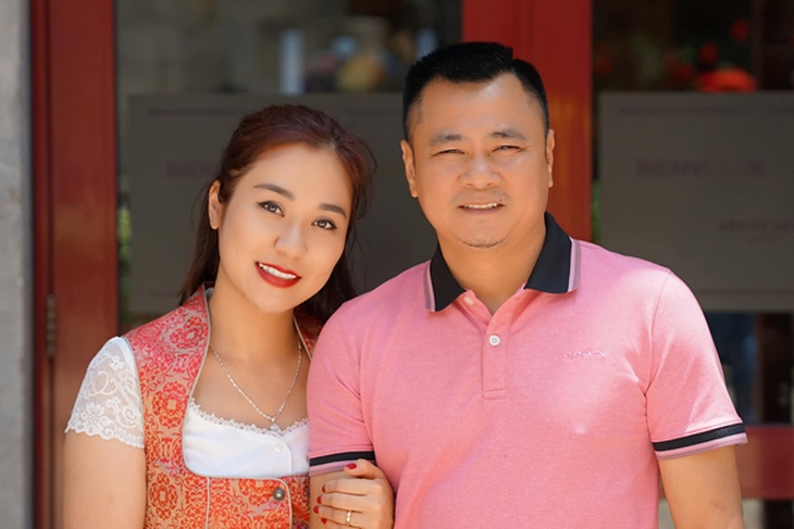 NSND Tự Long tuổi 49: Nhận vai diễn “lướt qua màn hình” phim "Đấu trí" và cuộc sống riêng ngày càng viên mãn - Ảnh 5.