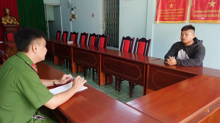 An Giang: Đối tượng truy nã bị bắt khi đang chơi trong tiệm game - Ảnh 1. An Giang: Đối tượng truy nã bị bắt khi đang chơi trong tiệm game - Ảnh 1.