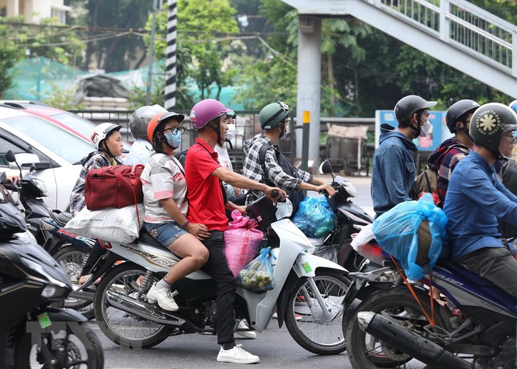 Cửa ngõ Hà Nội đông đúc ngày cuối cùng kỳ nghỉ lễ - Ảnh 5. Cửa ngõ Hà Nội đông đúc ngày cuối cùng kỳ nghỉ lễ - Ảnh 5.