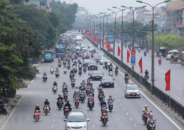 Cửa ngõ Hà Nội đông đúc ngày cuối cùng kỳ nghỉ lễ - Ảnh 4. Cửa ngõ Hà Nội đông đúc ngày cuối cùng kỳ nghỉ lễ - Ảnh 4.