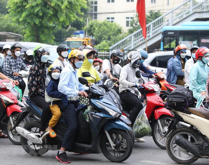 Cửa ngõ Hà Nội đông đúc ngày cuối cùng kỳ nghỉ lễ - Ảnh 3. Cửa ngõ Hà Nội đông đúc ngày cuối cùng kỳ nghỉ lễ - Ảnh 3.
