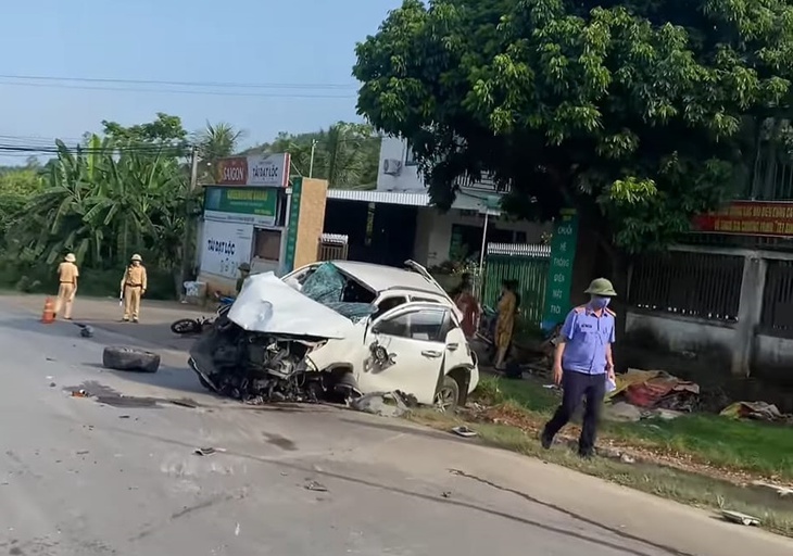 Vụ tai nạn nghiêm trọng khiến 2 vợ chồng tử vong: Tạm giữ tài xế ô tô gây tai nạn - Ảnh 1. Vụ tai nạn nghiêm trọng khiến 2 vợ chồng tử vong: Tạm giữ tài xế ô tô gây tai nạn - Ảnh 1.