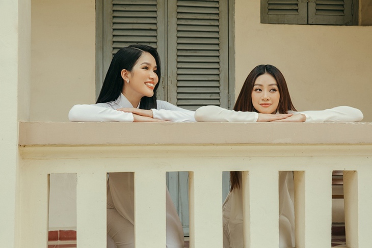Mừng khai giảng, Khánh Vân, Phương Anh diện áo dài trắng tái hiện tuổi học trò - Ảnh 2.