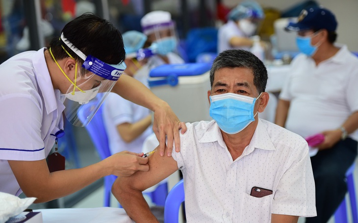 Bộ Y tế nêu tên 10 tỉnh, thành tiêm vaccine COVID-19 mũi 3 và 4 thấp, chậm nhất cả nước