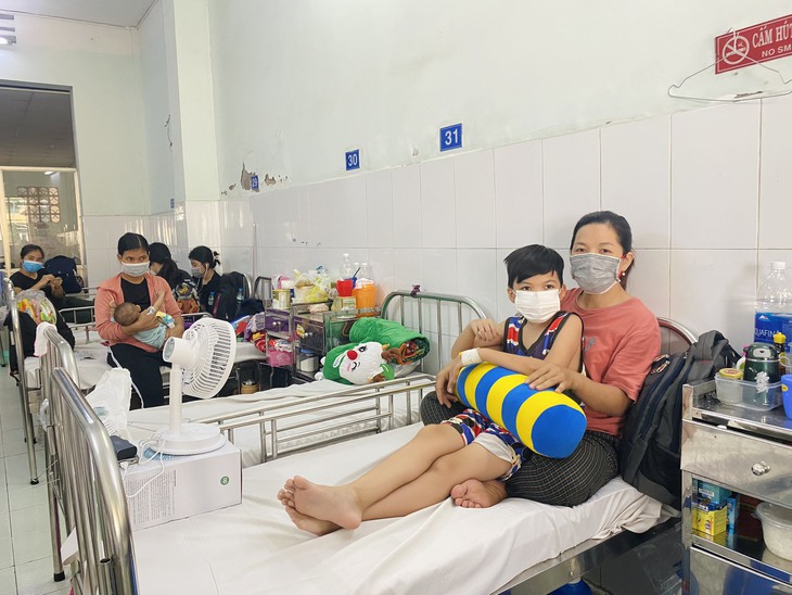 Ăn cháo ngoài hàng, bé gái bị nhiễm trùng đường ruột - Ảnh 2. Ăn cháo ngoài hàng, bé gái bị nhiễm trùng đường ruột - Ảnh 2.