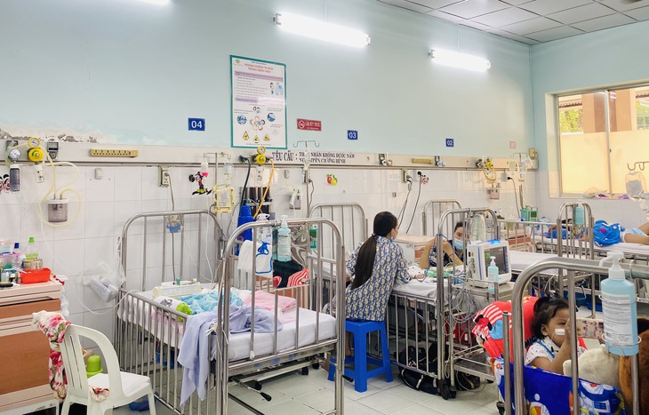 Ăn cháo ngoài hàng, bé gái bị nhiễm trùng đường ruột - Ảnh 1. Ăn cháo ngoài hàng, bé gái bị nhiễm trùng đường ruột - Ảnh 1.