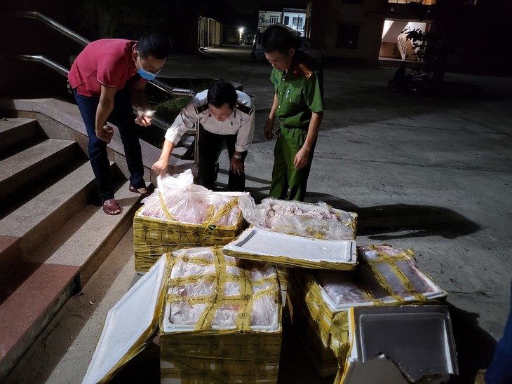 Chặn đứng xe khách chở 4 tạ nội tạng động vật không rõ nguồn gốc - Ảnh 2. Chặn đứng xe khách chở 4 tạ nội tạng động vật không rõ nguồn gốc - Ảnh 2.