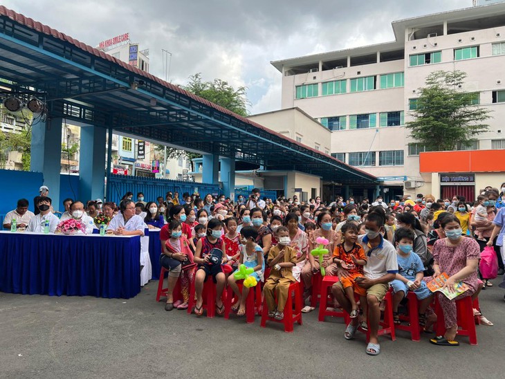 “Đêm hội trăng rằm” xoa dịu nỗi đau bệnh tật cho các bệnh nhi TP.HCM - Ảnh 7.
