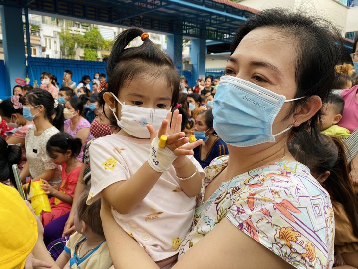 “Đêm hội trăng rằm” xoa dịu nỗi đau bệnh tật cho các bệnh nhi TP.HCM - Ảnh 4.