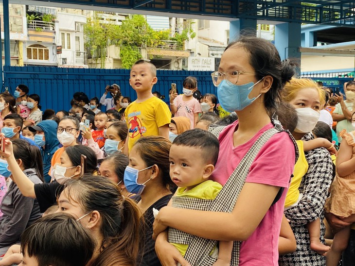 “Đêm hội trăng rằm” xoa dịu nỗi đau bệnh tật cho các bệnh nhi TP.HCM - Ảnh 3.