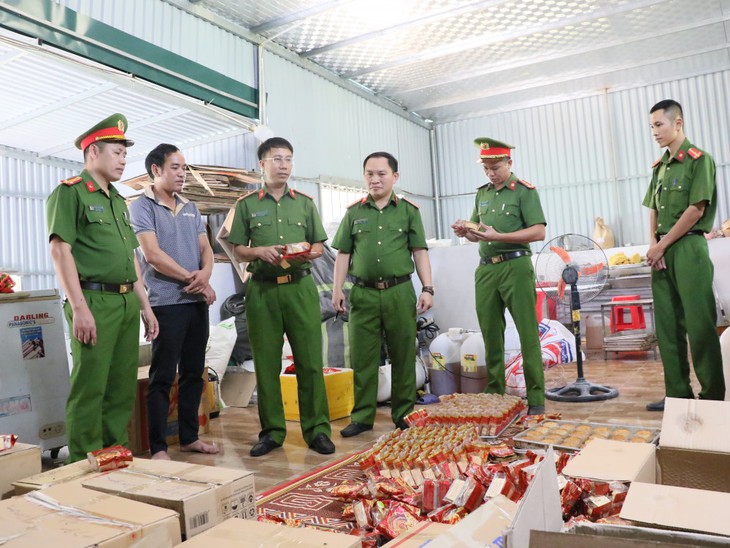 Hơn 3 tạ bánh trung thu chưa được kiểm nghiệm chất lượng an toàn thực phẩm - Ảnh 1.