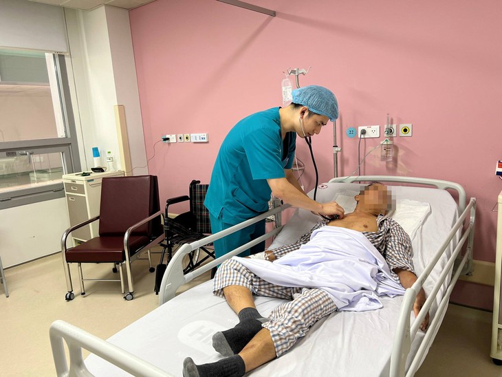 Cứu sống cụ ông ngưng tim hơn 40 phút - Ảnh 1. Cứu sống cụ ông ngưng tim hơn 40 phút - Ảnh 1.