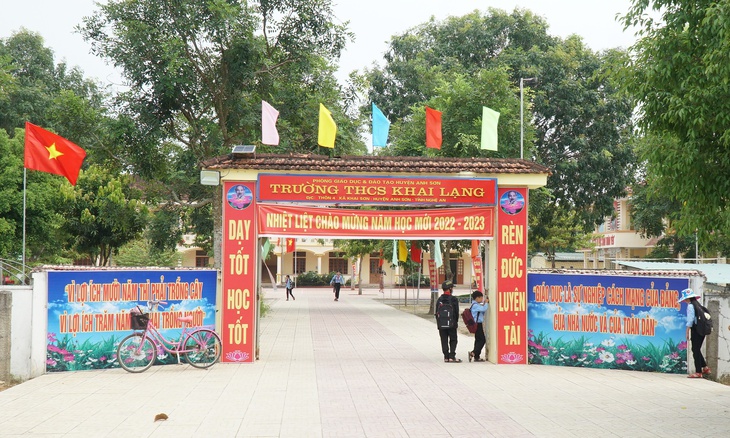 Vụ phải đối sáp nhập trường ở huyện miền núi Nghệ An: Toàn bộ học sinh đã đi học trở lại - Ảnh 1. Vụ phải đối sáp nhập trường ở huyện miền núi Nghệ An: Toàn bộ học sinh đã đi học trở lại - Ảnh 1.