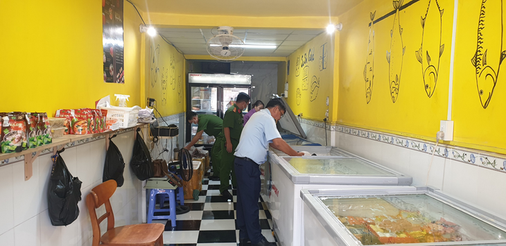 Lực lượng chức năng TP. Cần Thơ kiểm tra hàng hóa