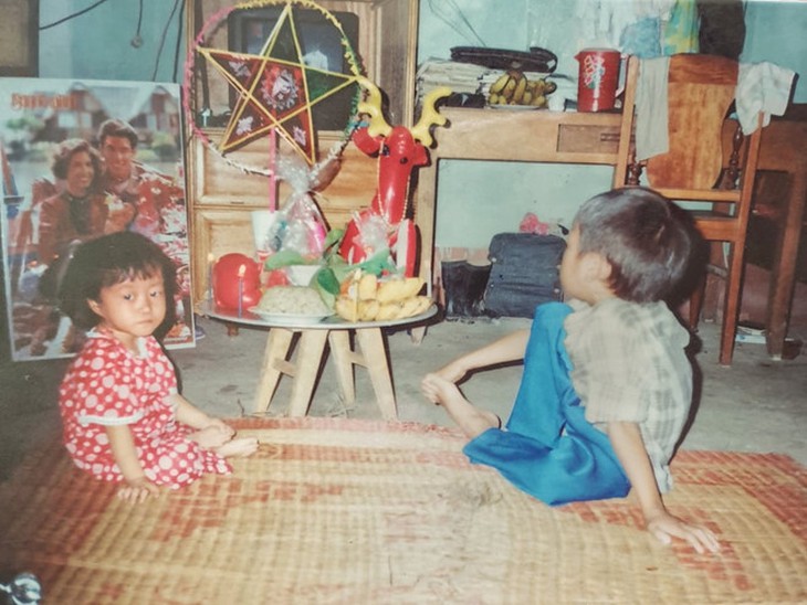 Chùm ảnh vô giá về Tết Trung thu xưa, thế hệ Gen Z bây giờ ước cũng không có được - Ảnh 10. Chùm ảnh vô giá về Tết Trung thu xưa, thế hệ Gen Z bây giờ ước cũng không có được - Ảnh 10.