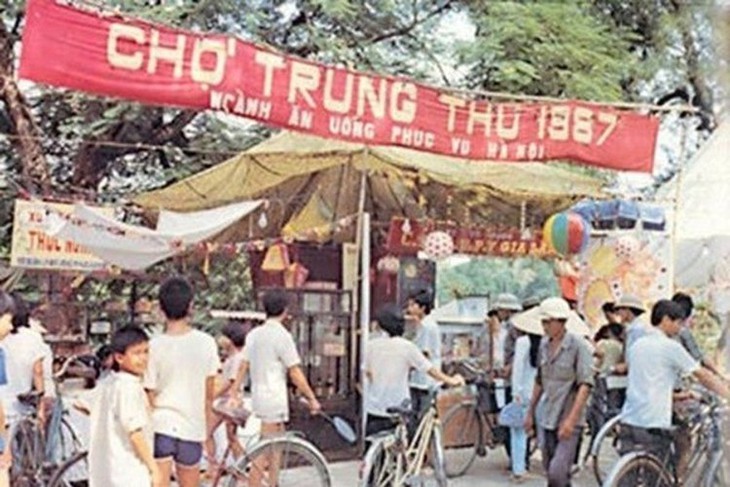 Chùm ảnh vô giá về Tết Trung thu xưa, thế hệ Gen Z bây giờ ước cũng không có được - Ảnh 2. Chùm ảnh vô giá về Tết Trung thu xưa, thế hệ Gen Z bây giờ ước cũng không có được - Ảnh 2.
