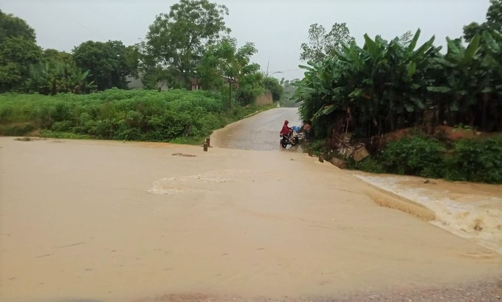 Mưa lớn, 119 hộ dân ở miền núi Thanh Hóa bị cô lập - Ảnh 2.