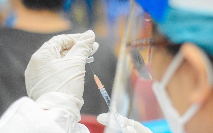 Sáng 8/9: Bệnh nhân COVID-19 nặng tăng nhanh, nhiều nơi vẫn tiêm vaccine mũi 3 và 4 rất thấp, chậm