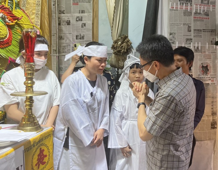 Phó Thủ tướng Chính phủ Vũ Đức Đam đến hiện trường vụ cháy karaoke ở Bình Dương: Thăm hỏi, động viên gia đình nạn nhân - Ảnh 3.