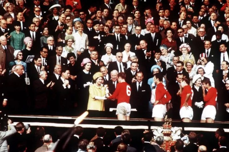 Nữ hoàng Anh Elizabeth II: Cuộc đời qua ảnh - Ảnh 21.