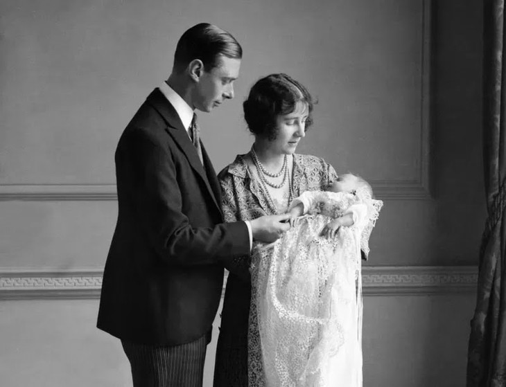 Nữ hoàng Anh Elizabeth II: Cuộc đời qua ảnh - Ảnh 2.