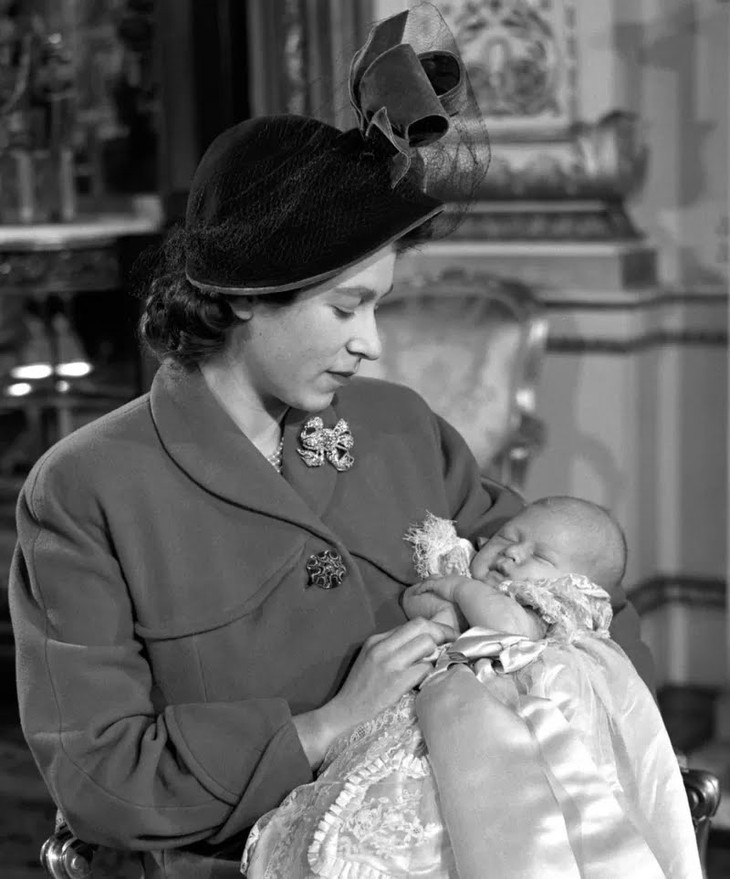 Nữ hoàng Anh Elizabeth II: Cuộc đời qua ảnh - Ảnh 10.