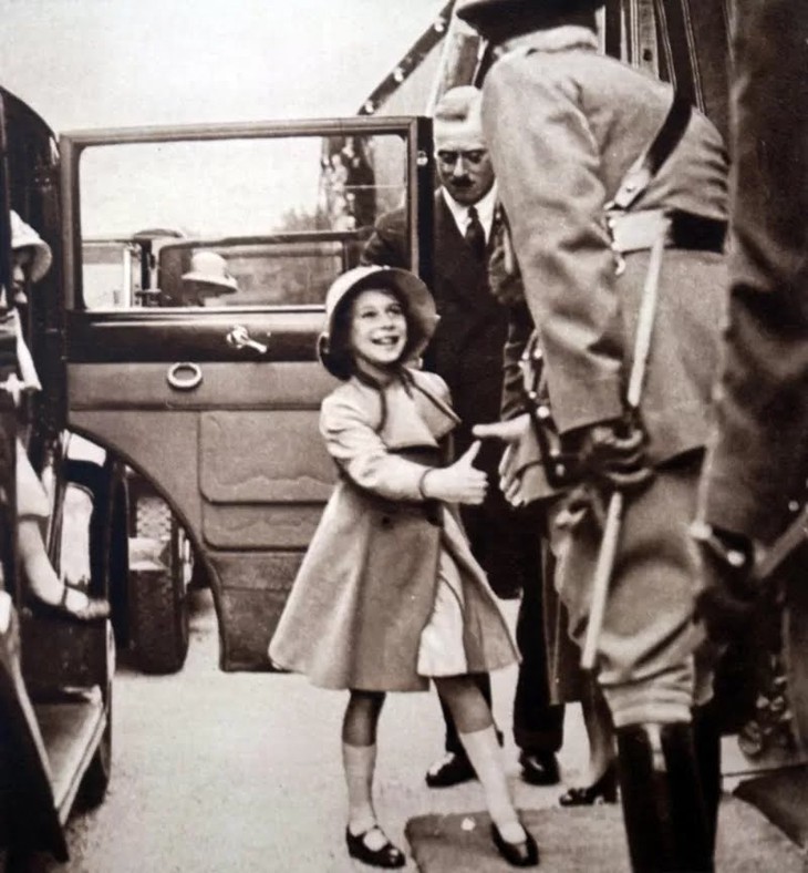 Nữ hoàng Anh Elizabeth II: Cuộc đời qua ảnh - Ảnh 4.