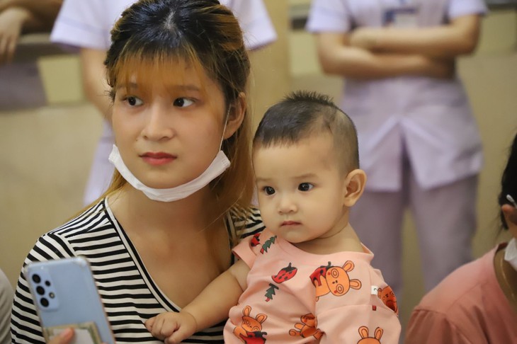 Trung thu ấm áp cho bệnh nhi tại Bệnh viện Đa khoa Hà Tĩnh  - Ảnh 12.