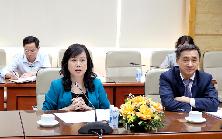 Quyền Bộ trưởng Bộ Y tế Đào Hồng Lan tiếp Đại sứ Hoa Kỳ tại Việt Nam - Ảnh 1. Quyền Bộ trưởng Bộ Y tế Đào Hồng Lan tiếp Đại sứ Hoa Kỳ tại Việt Nam - Ảnh 1.
