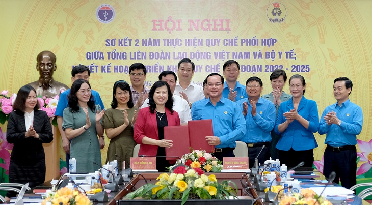 Tiếp tục phối hợp chặt chẽ công tác bảo vệ, chăm sóc và nâng cao sức khỏe người lao động - Ảnh 1.