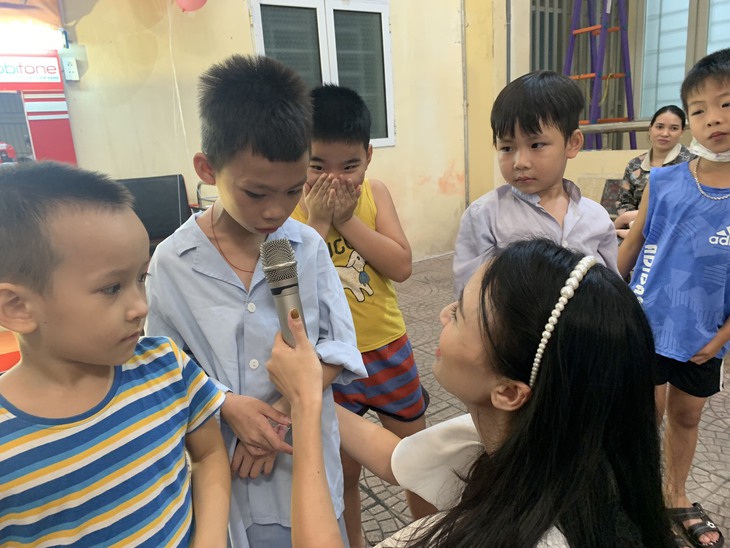 Trung thu ấm áp cho bệnh nhi tại Bệnh viện Đa khoa Hà Tĩnh  - Ảnh 9.