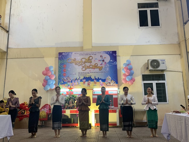 Trung thu ấm áp cho bệnh nhi tại Bệnh viện Đa khoa Hà Tĩnh  - Ảnh 7.