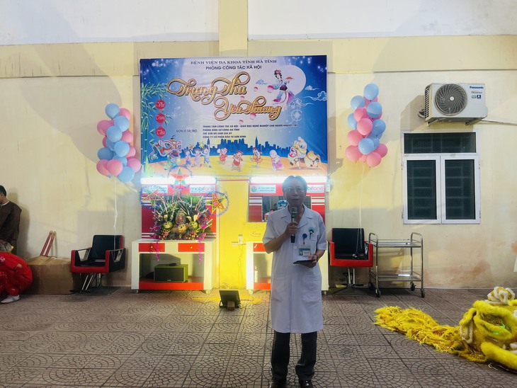 Trung thu ấm áp cho bệnh nhi tại Bệnh viện Đa khoa Hà Tĩnh  - Ảnh 3.