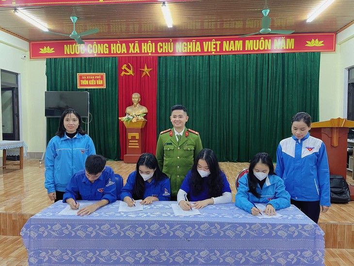 Báo động tình trạng học sinh chế tạo pháo nổ trái phép - Ảnh 4.