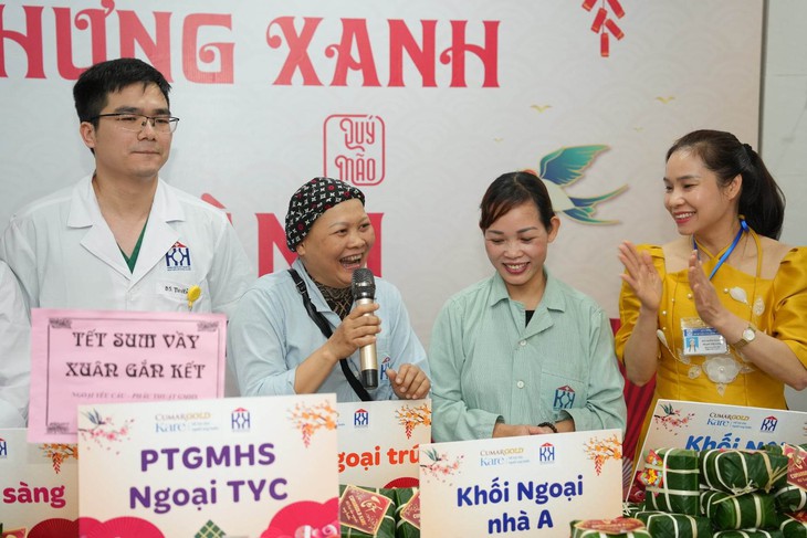 Mang không khí Tết đến với Bệnh viện ung bưới Hà Nội - Ảnh 2. Mang không khí Tết đến với Bệnh viện ung bưới Hà Nội - Ảnh 2.