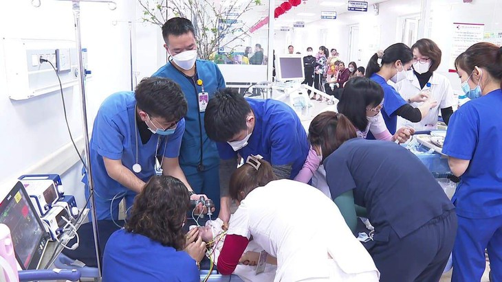 Cấp cứu thành công trẻ 2 tháng tuổi ngừng tuần hoàn - Ảnh 1. Cấp cứu thành công trẻ 2 tháng tuổi ngừng tuần hoàn - Ảnh 1.