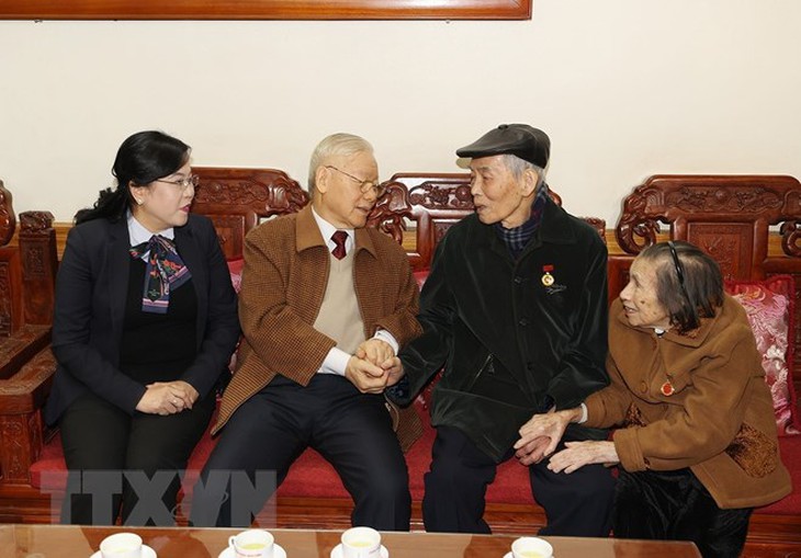 Tổng Bí thư yêu cầu chăm lo tốt hơn gia đình chính sách, người có công - Ảnh 4. Tổng Bí thư yêu cầu chăm lo tốt hơn gia đình chính sách, người có công - Ảnh 4.