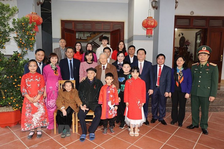 Tổng Bí thư yêu cầu chăm lo tốt hơn gia đình chính sách, người có công - Ảnh 7. Tổng Bí thư yêu cầu chăm lo tốt hơn gia đình chính sách, người có công - Ảnh 7.