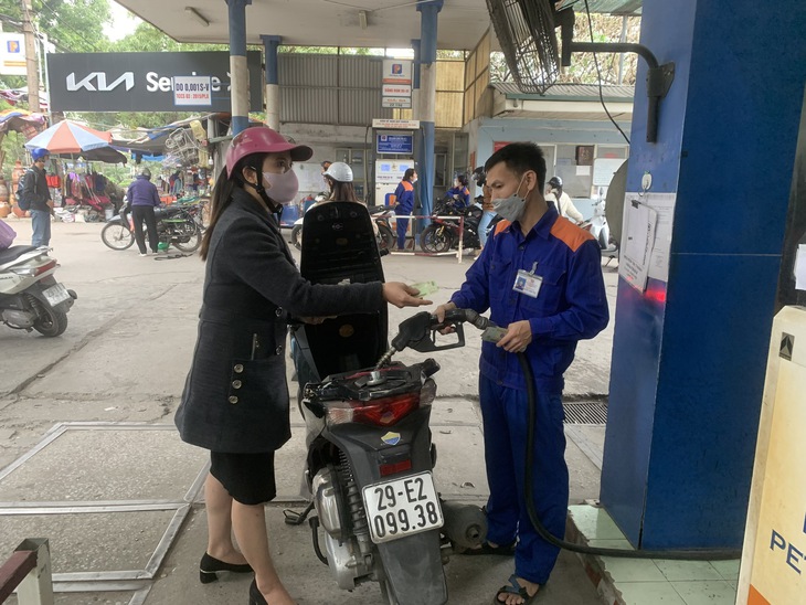 Hôm nay, giá xăng giữ nguyên, giá dầu giảm - Ảnh 1. Hôm nay, giá xăng giữ nguyên, giá dầu giảm - Ảnh 1.
