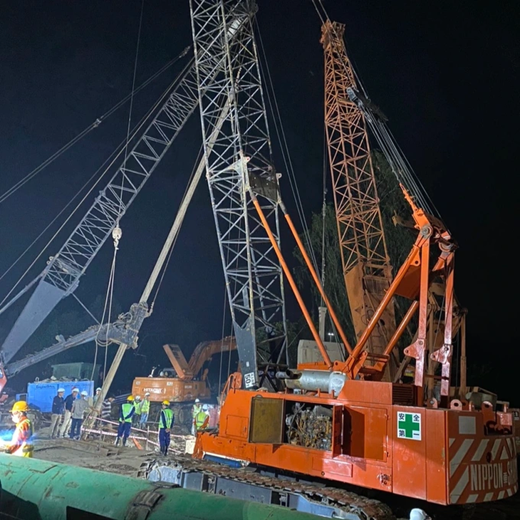 Diễn biến mới vụ bé trai ở Đồng Tháp rơi xuống trụ bê tông ngày 11/1: - Ảnh 1.