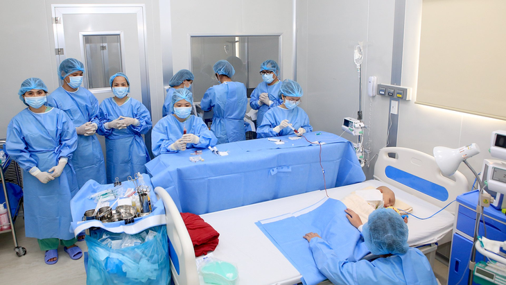 Ghép tế bào gốc, cứu sống cháu bé bị u nguyên bào thần kinh  - Ảnh 1.