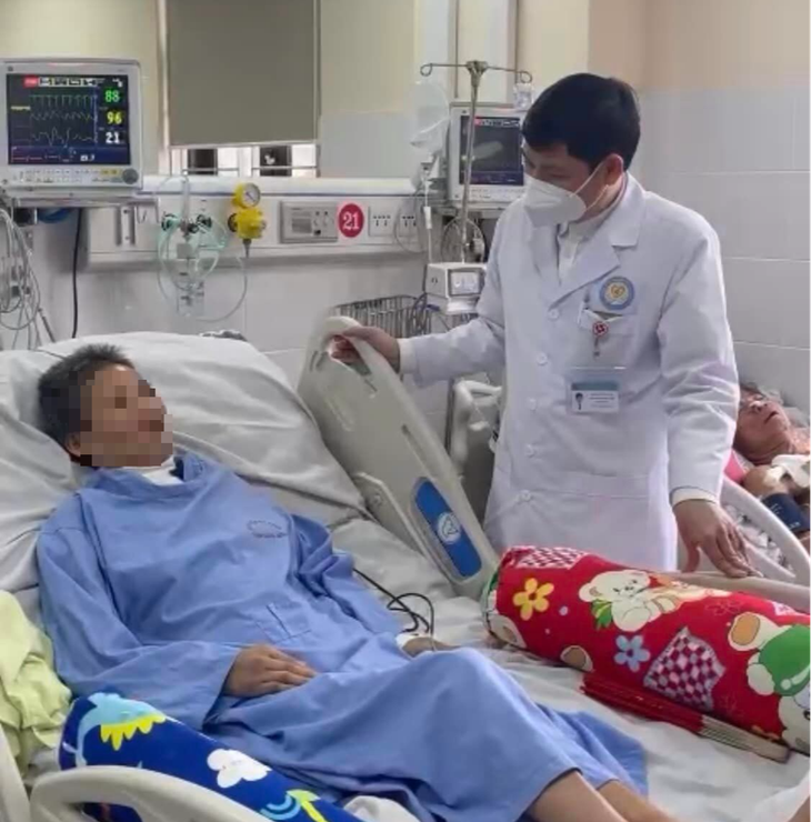 Căn bệnh hiếm gặp khiến giáo viên mầm non liệt tứ chi, suy hô hấp nguy kịch - Ảnh 2. Căn bệnh hiếm gặp khiến giáo viên mầm non liệt tứ chi, suy hô hấp nguy kịch - Ảnh 2.