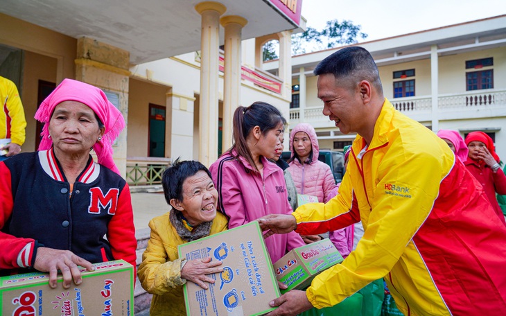 Tết ấm áp yêu thương dành cho bệnh nhân tại Bệnh viện Đa khoa tỉnh Thanh Hóa- Ảnh 7.