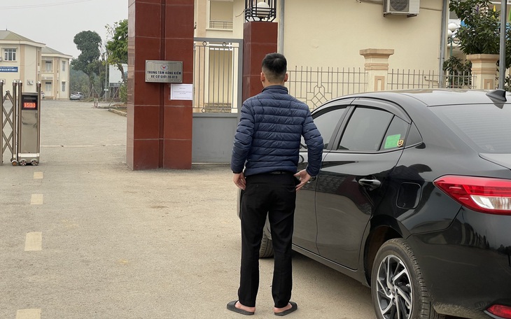 Điều động nhân lực hỗ trợ trung tâm đăng kiểm duy nhất ở Hòa Bình hoạt động trở lại