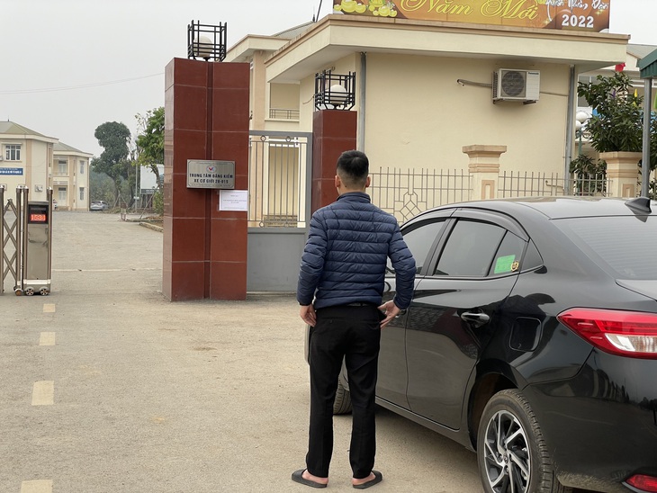 Điều động nhân lực hỗ trợ trung tâm đăng kiểm duy nhất ở Hòa Bình hoạt động trở lại - Ảnh 4.