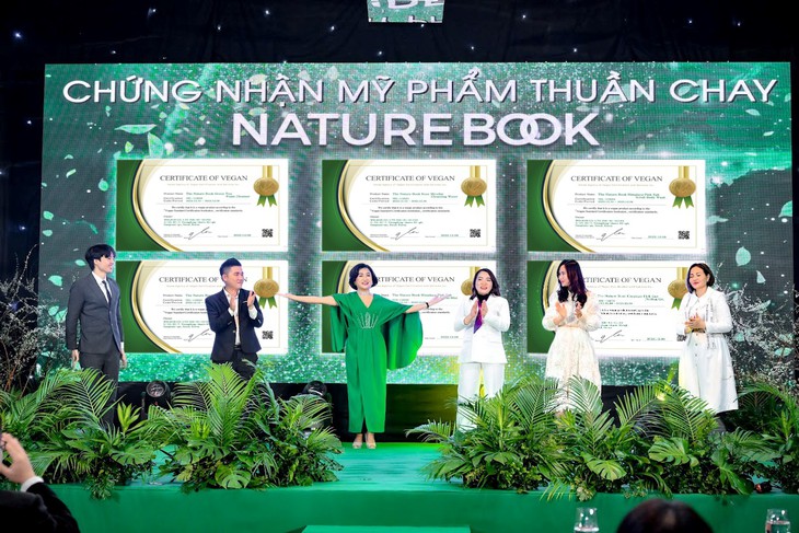 Họp báo công bố đạt chuẩn mỹ phẩm thuần chay - Ảnh 1. Họp báo công bố đạt chuẩn mỹ phẩm thuần chay - Ảnh 1.